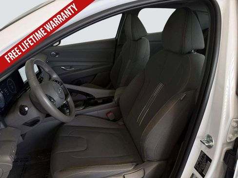 Used 2025 Hyundai Elantra SEL FWD image 30