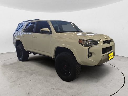 Used 2022 Toyota 4Runner TRD Off-Road Premium AWD/4WD image 3