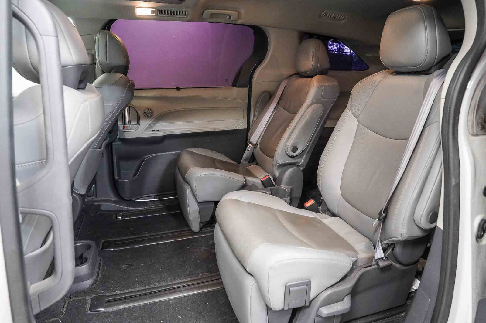 Used 2021 Toyota Sienna Limited FWD image 19