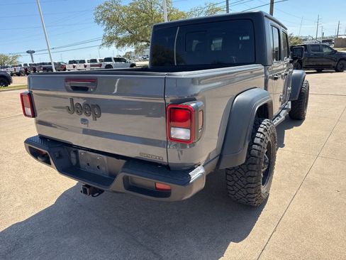 Used 2021 Jeep Gladiator Sport image 7