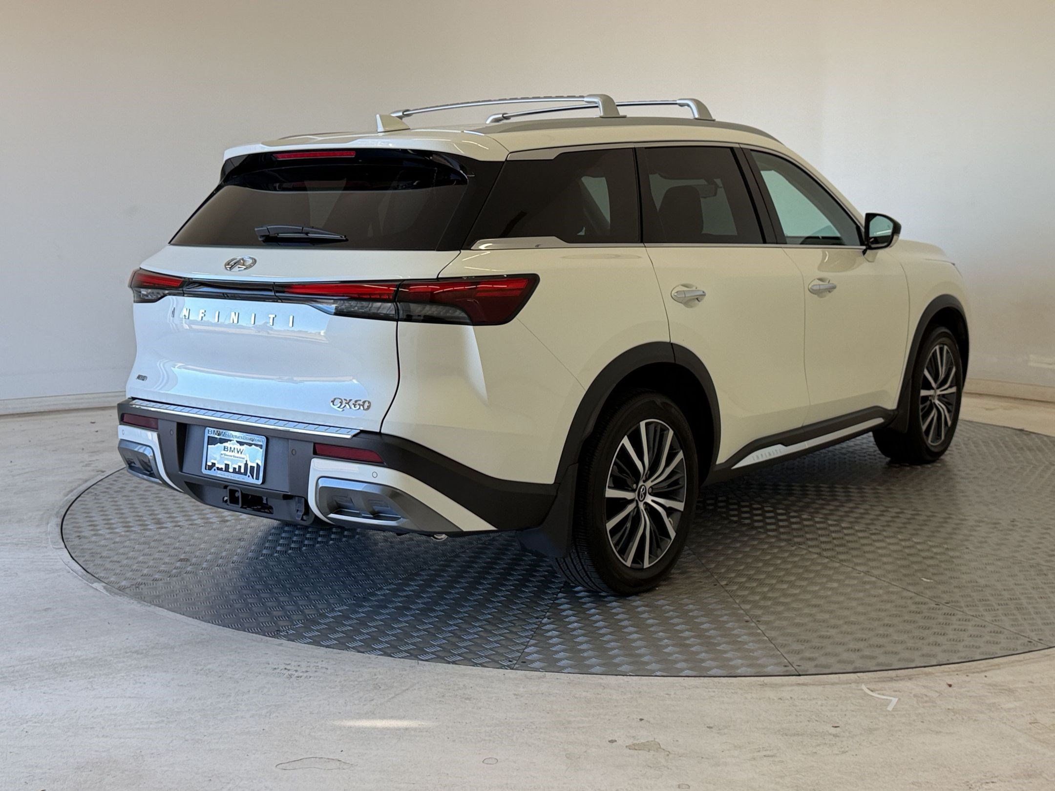 Used 2025 INFINITI QX60 Sensory w/ Vision Package AWD/4WD image 9