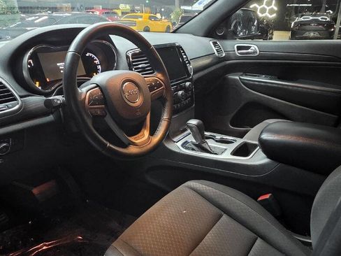 Used 2019 Jeep Grand Cherokee Laredo w/ 18" Wheel & 8.4" Radio Group image 11