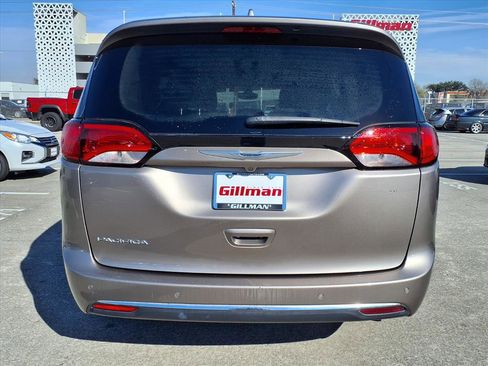 Used 2017 Chrysler Pacifica Touring-L image 23