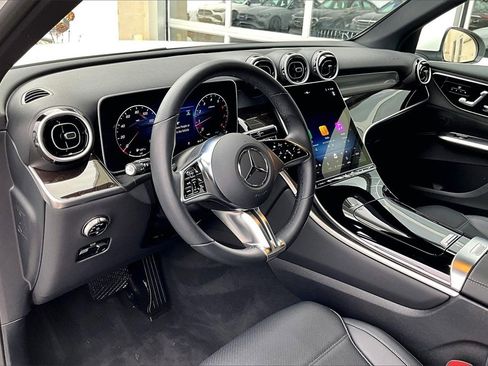 Used 2025 Mercedes-Benz GLC 300 4MATIC image 13