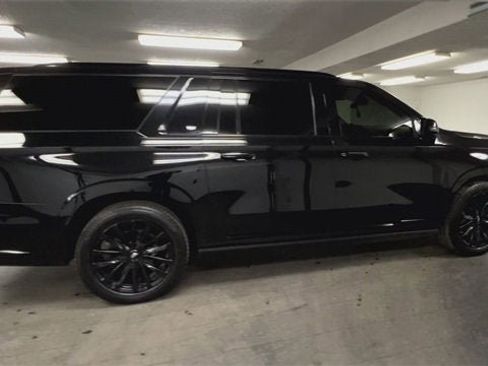 Used 2021 Cadillac Escalade ESV Sport Platinum image 9