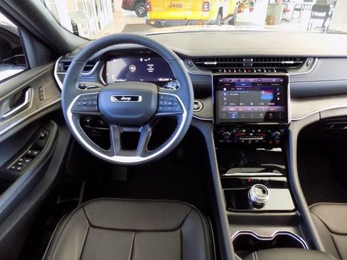 New 2025 Jeep Grand Cherokee Limited w/ Luxury Tech Group II RWD image 13