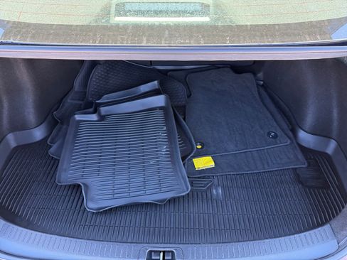 Used 2021 Toyota Corolla LE w/ Carpet Mat Package (TMS) image 4
