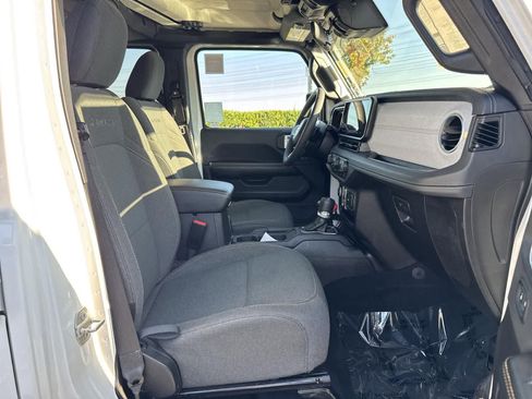 Used 2024 Jeep Wrangler Sahara image 36