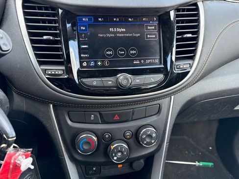 Used 2021 Chevrolet Trax LS image 17