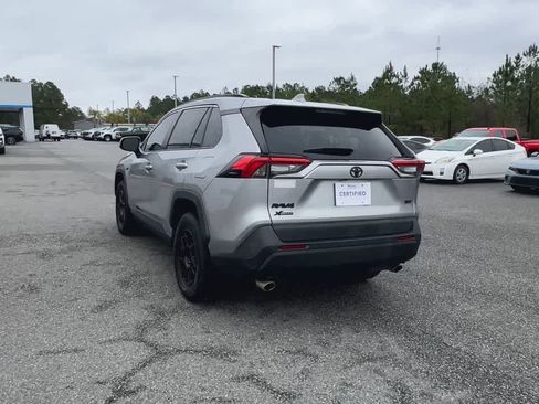 Used 2020 Toyota RAV4 XLE image 7