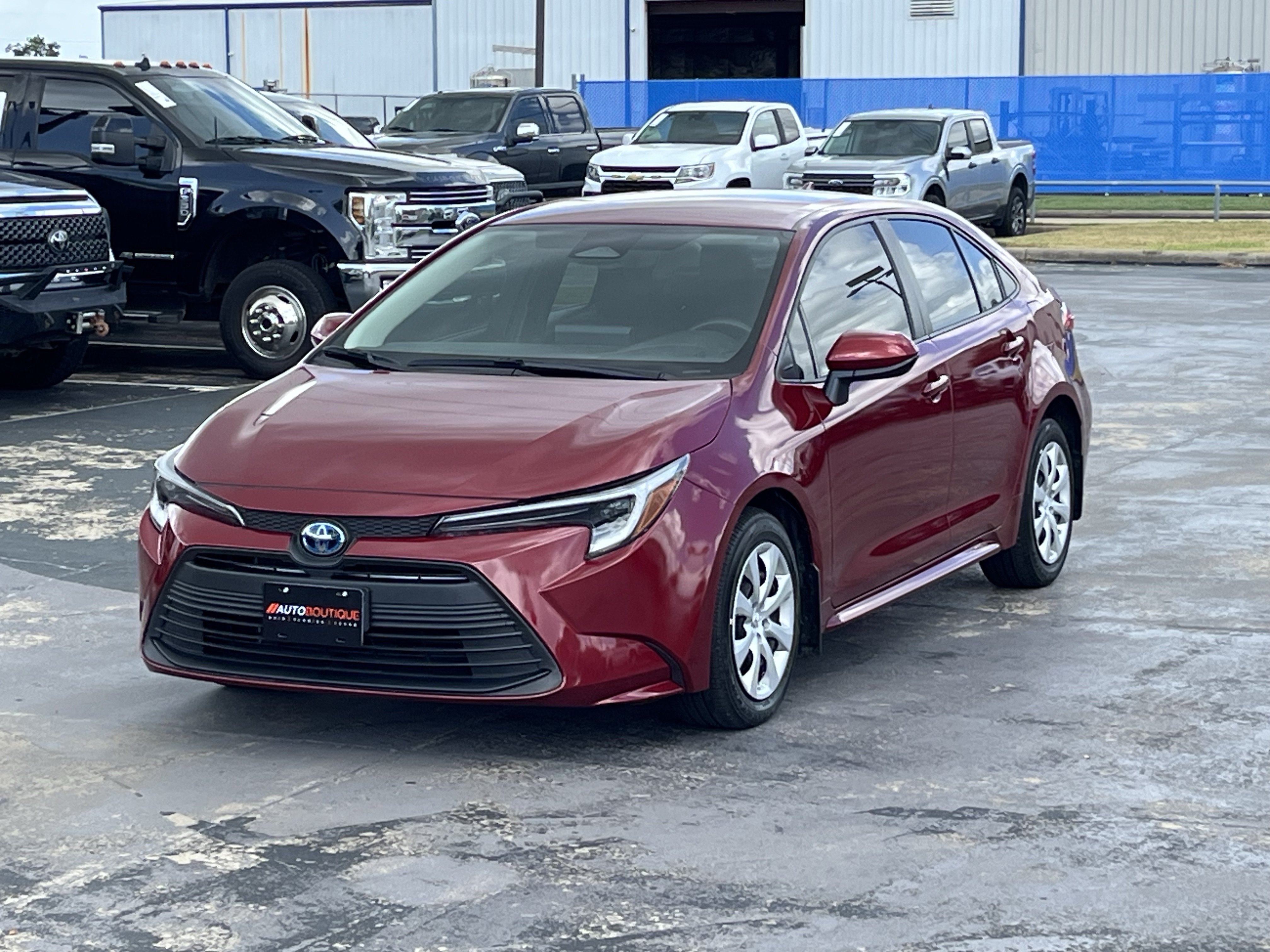 Used 2025 Toyota Corolla LE FWD image 3