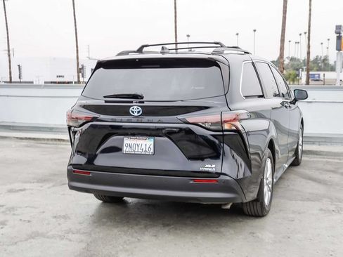 Used 2024 Toyota Sienna XLE w/ XLE Plus Package FWD image 9