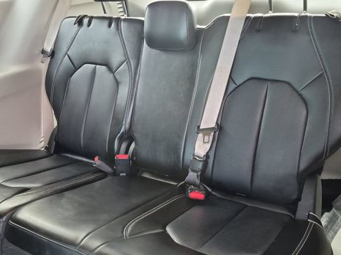 Used 2023 Chrysler Pacifica Touring-L FWD image 15