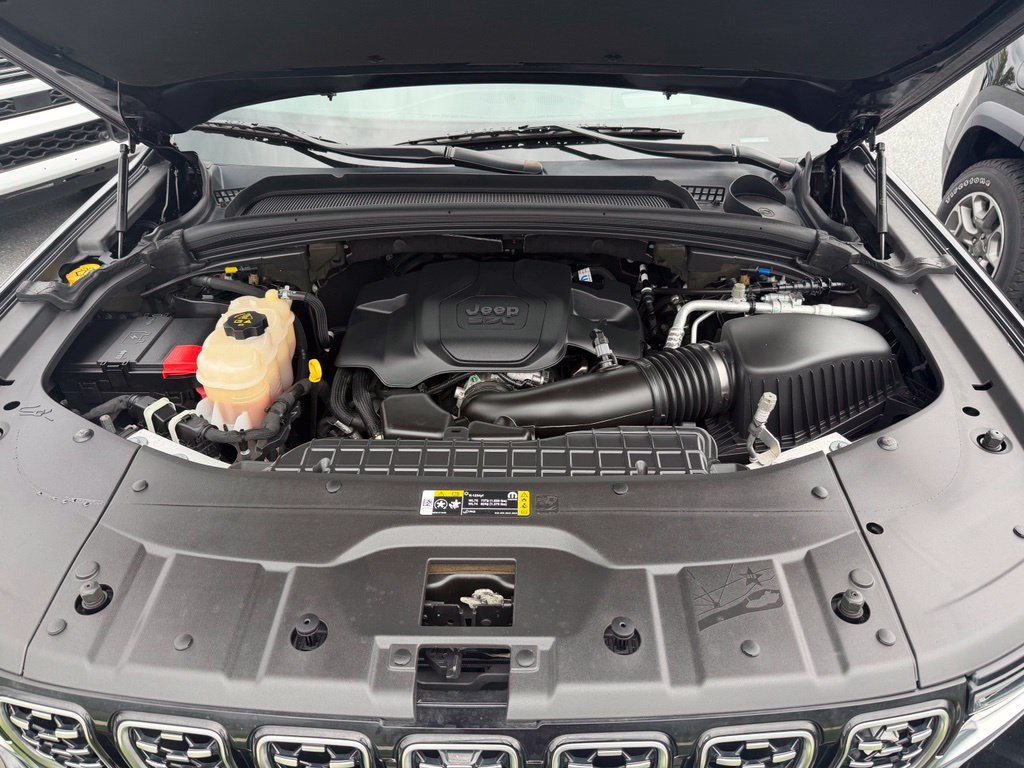 Used 2022 Jeep Grand Cherokee Summit AWD/4WD image 21