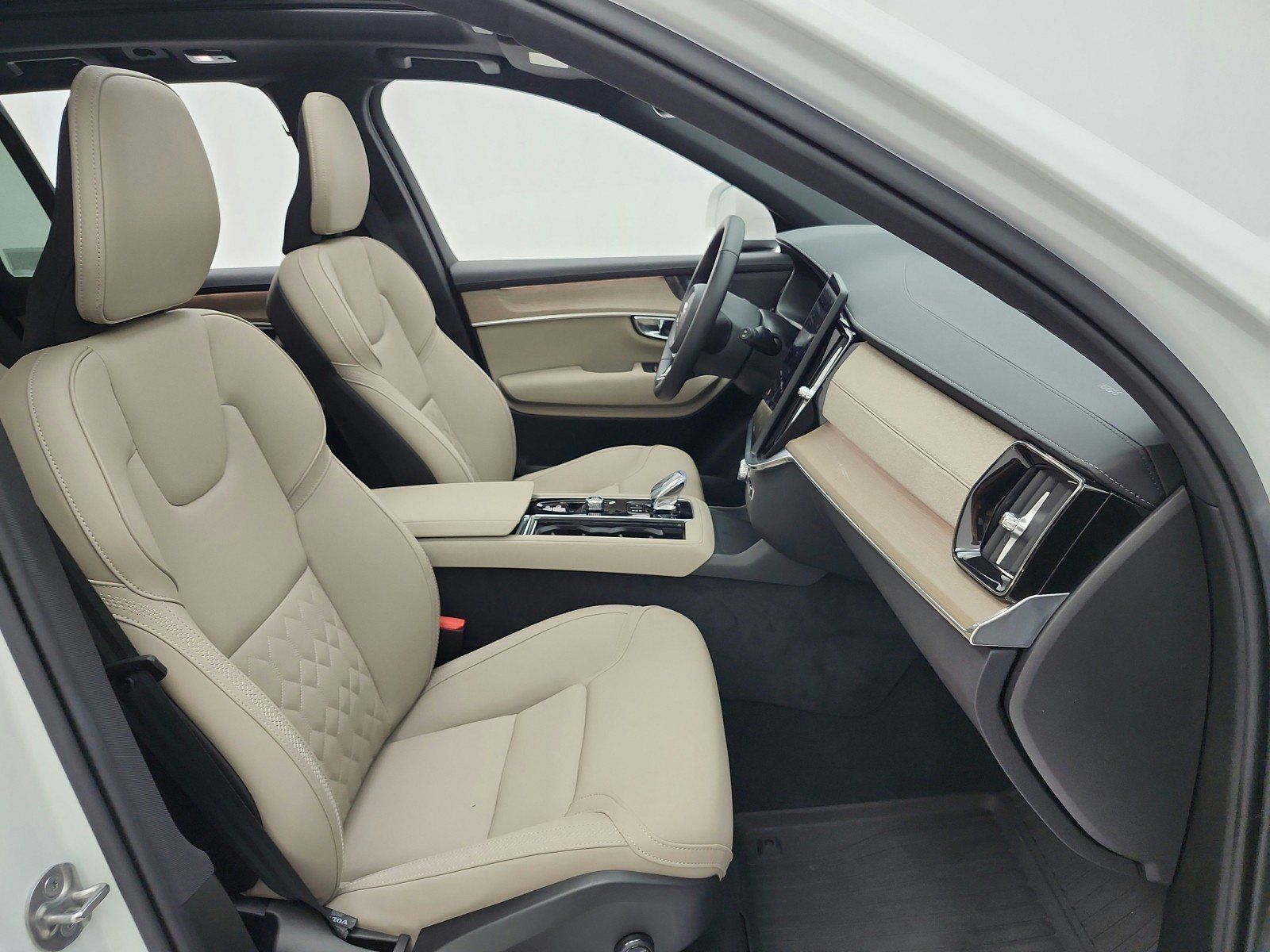 Used 2026 Volvo XC90 T8 Plus w/ Protection Package Premier AWD/4WD image 19