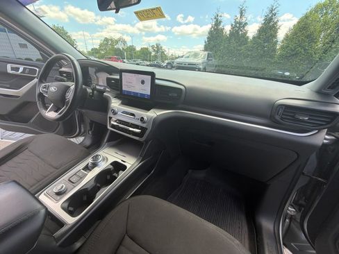 Used 2021 Ford Explorer XLT AWD/4WD image 26