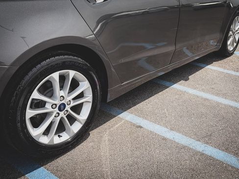 Used 2020 Ford Fusion SE FWD image 11