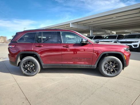 New 2026 Jeep Grand Cherokee Altitude AWD/4WD image 2