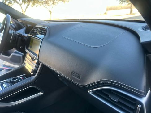 Used 2019 Jaguar F-PACE S image 29