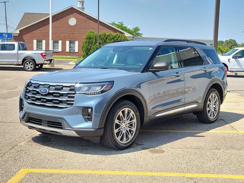 Used 2025 Ford Explorer Active w/ Active Comfort Package AWD/4WD image 2