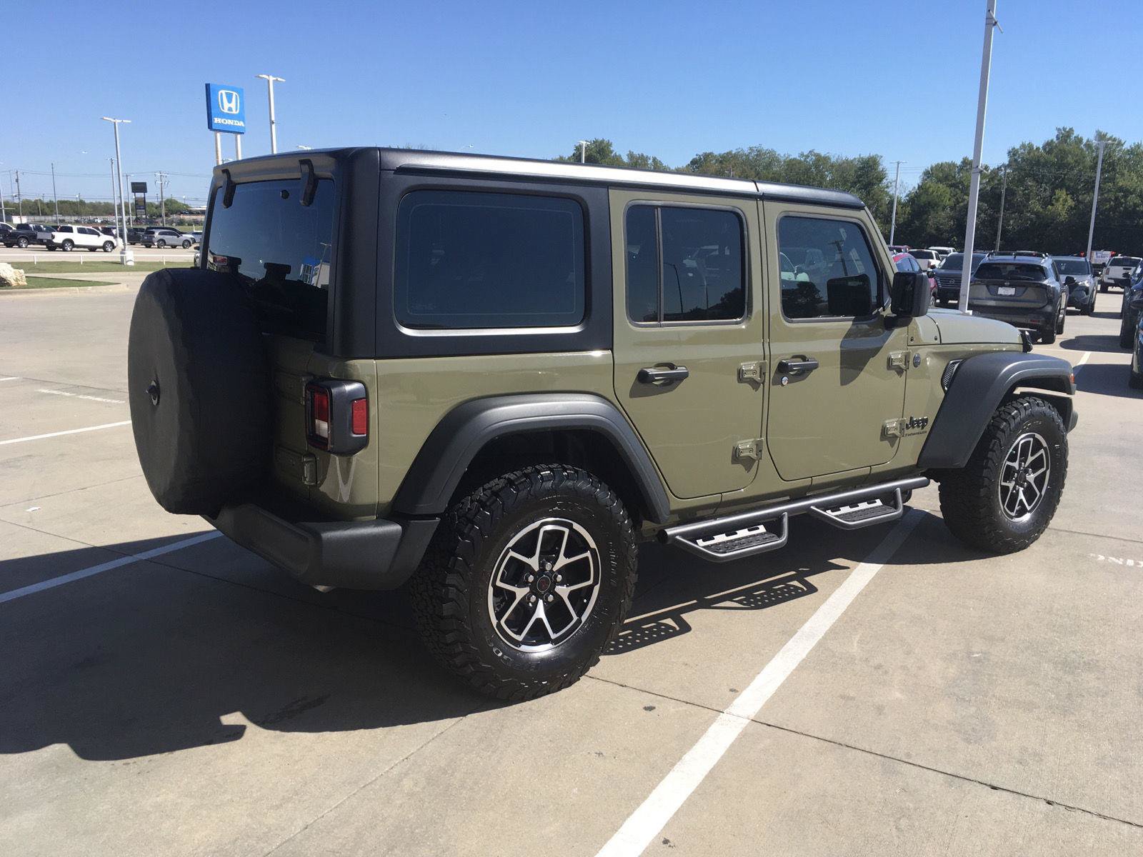 Used 2026 Jeep Wrangler Unlimited Sport AWD/4WD image 7