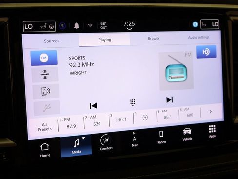 Used 2024 Chrysler Pacifica Limited FWD image 46
