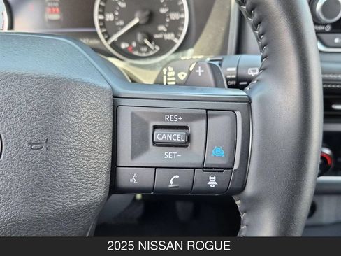 Used 2025 Nissan Rogue SV FWD image 18