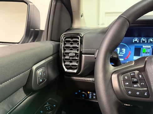 Used 2025 Ford Ranger Lariat w/ Advanced Towing Package image 75