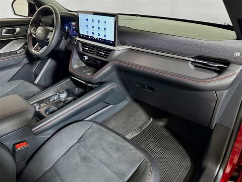 Used 2025 Ford Explorer ST image 29