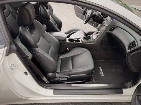 Used 2011 Hyundai Genesis 3.8 image 17