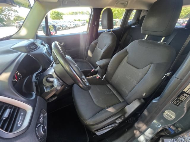 Used 2017 Jeep Renegade Latitude FWD image 14