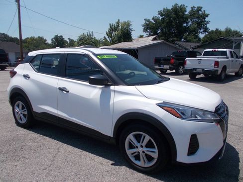 Used 2022 Nissan Kicks S FWD image 18
