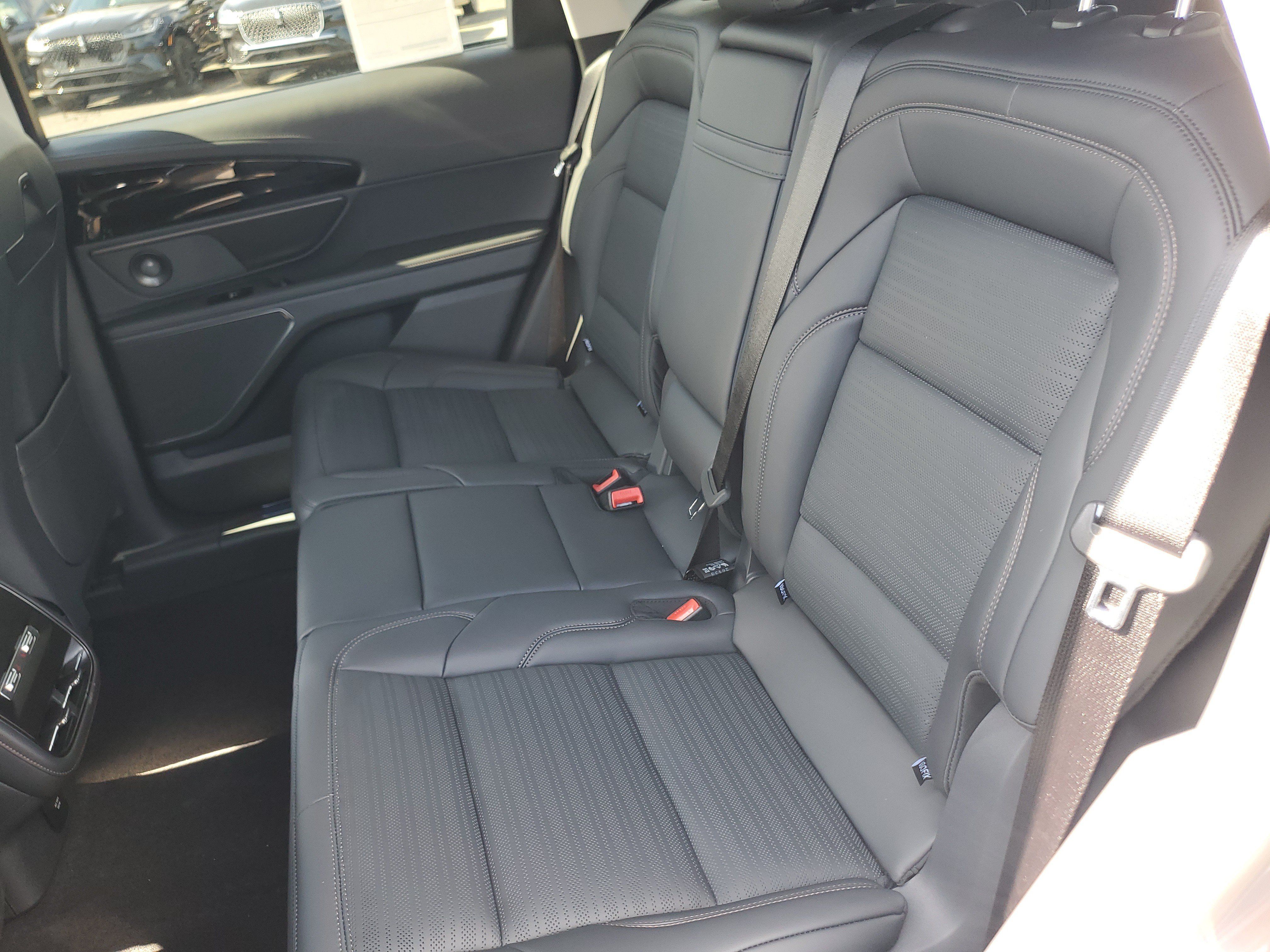 New 2026 Lincoln Nautilus Reserve w/ Jet Appearance Package AWD/4WD image 32