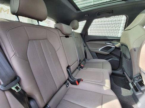 Used 2025 Audi Q5 Premium Plus w/ Premium Plus AWD/4WD image 20