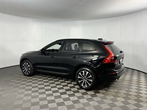 Used 2025 Volvo XC60 B5 Plus image 9