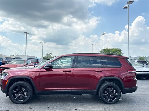 Used 2023 Jeep Grand Cherokee L Laredo AWD/4WD image 6