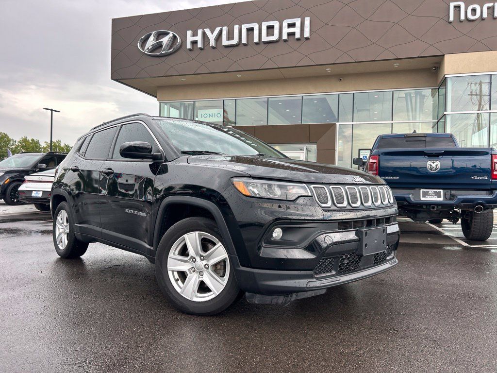 Used 2022 Jeep Compass Latitude w/ Sun and Sound Group FWD image 6