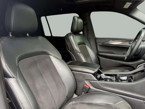 Used 2022 Jeep Grand Cherokee L Laredo AWD/4WD image 30