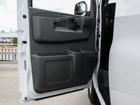 Used 2022 GMC Savana 2500 RWD image 35