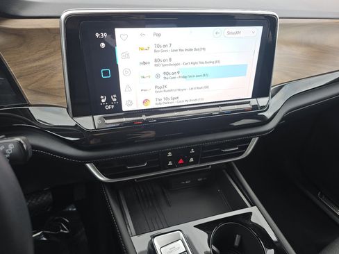 Used 2025 Volkswagen Atlas SE image 36