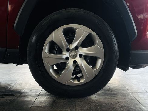 Used 2022 Toyota RAV4 LE AWD/4WD image 24