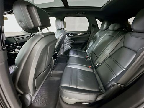 Used 2020 Porsche Cayenne image 27