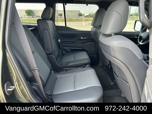 Used 2025 Lexus GX 550 w/ Accessory Package (2T) image 31