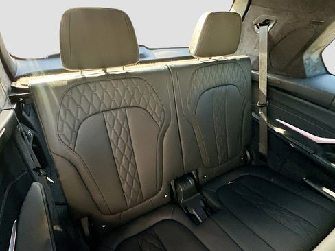 Used 2025 BMW X7 M60i w/ Executive Package image 30