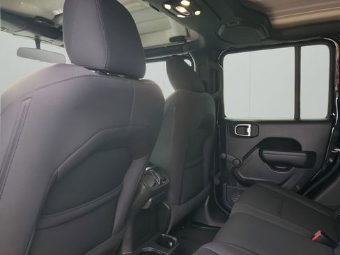 Used 2022 Jeep Gladiator Sport image 16