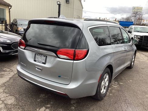 Used 2018 Chrysler Pacifica Touring Plus FWD image 35