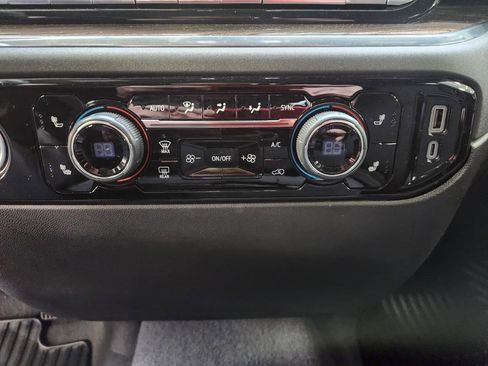 Used 2024 Chevrolet Silverado 1500 LT image 27