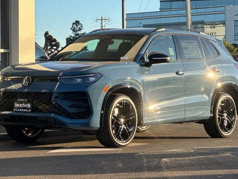 New 2026 Volkswagen Tiguan SE R-Line image 8