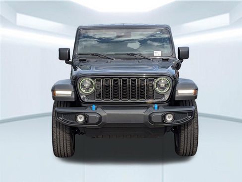 Used 2024 Jeep Wrangler Unlimited w/ Convenience Group AWD/4WD image 10