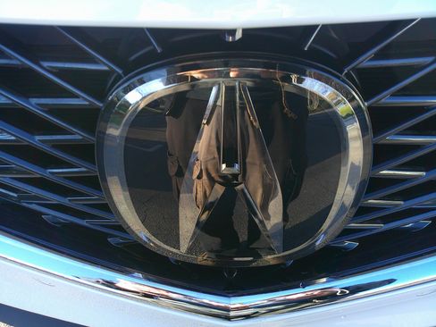 Used 2025 Acura MDX SH-AWD w/ Technology Package image 3